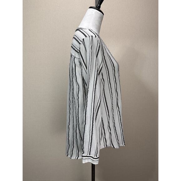 Lucky Brand 3/4 Sleeves Striped Blouse White Gray Size Medium Pullover Button - Picture 7 of 13
